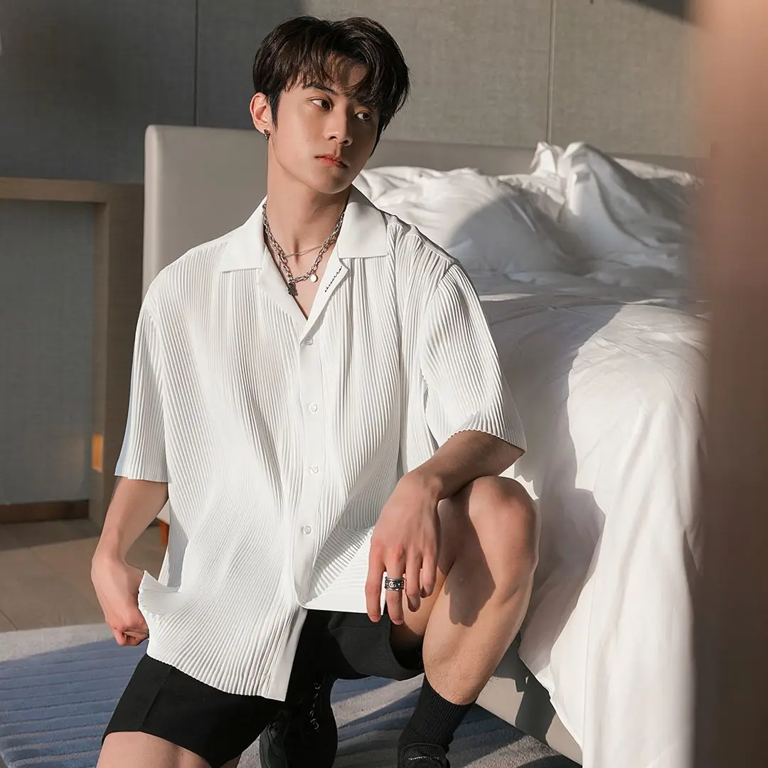 Y2k Fashion New Men Summer Short Sleeve Lapel Shirts Vertical Stripe Loose Casual Shirt Single Breasted Teenager Oversized Tops
Y2k Fashion New Men Summer Short Sleeve Lapel Shirts Vertical Stripe Loose Casual Shirt Single Breasted Teenager Oversized Tops