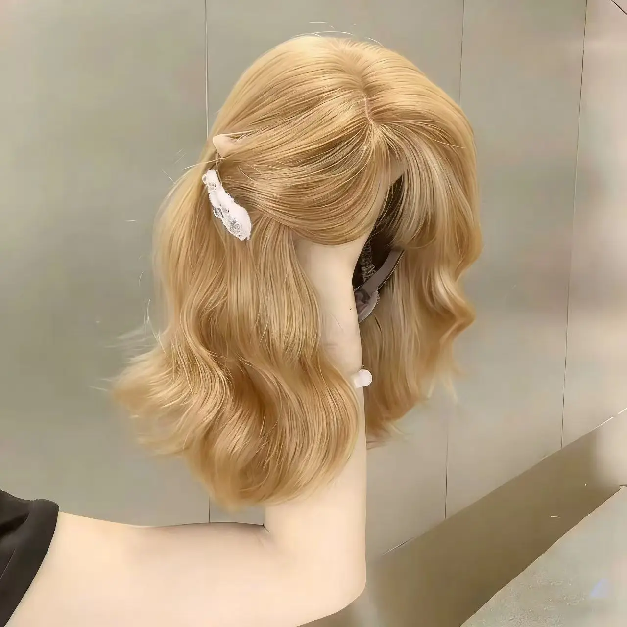 Synthetic Women's Korean-style Wooly Curl Daily Fashion Youthful Texture Volume Natural Simulation Short Hair Head Cap Style Wig
Synthetic Women's Korean-style Wooly Curl Daily Fashion Youthful Texture Volume Natural Simulation Short Hair Head Cap Style Wig