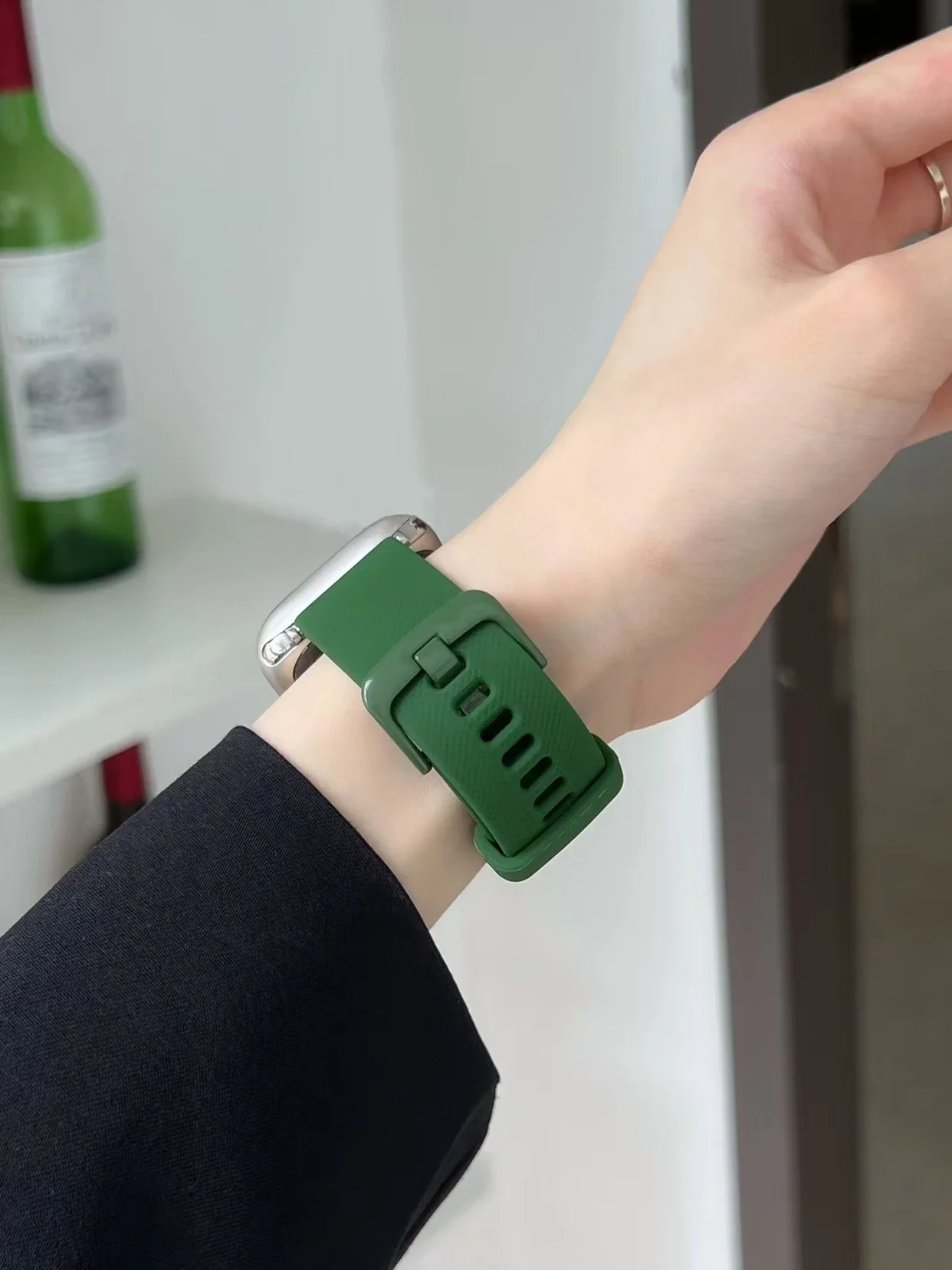 Superior Silicone band men women Series Ultra 10/9/8/7/6/5/4/3 38mm 40mm 41mm Strap For Apple Watch 42mm 44mm 45mm 46mm 49mm
Superior Silicone band men women Series Ultra 10/9/8/7/6/5/4/3 38mm 40mm 41mm Strap For Apple Watch 42mm 44mm 45mm 46mm 49mm