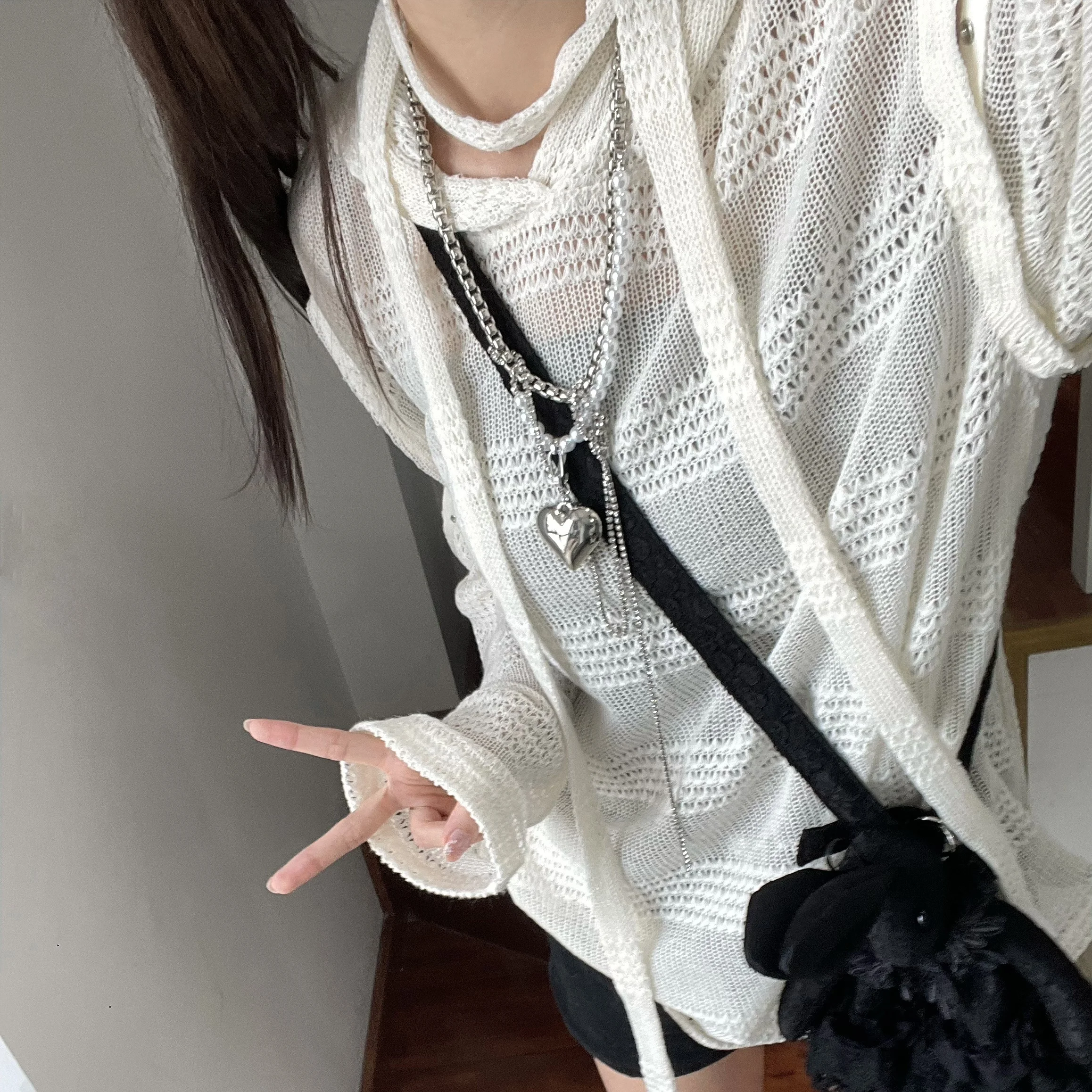 Onalippa Subcultural Millennial Y2K Niche Hollow Out Detachable Sleeves Loose Slimming Cover Shirt Design Sense Knitted Sweater
Onalippa Subcultural Millennial Y2K Niche Hollow Out Detachable Sleeves Loose Slimming Cover Shirt Design Sense Knitted Sweater