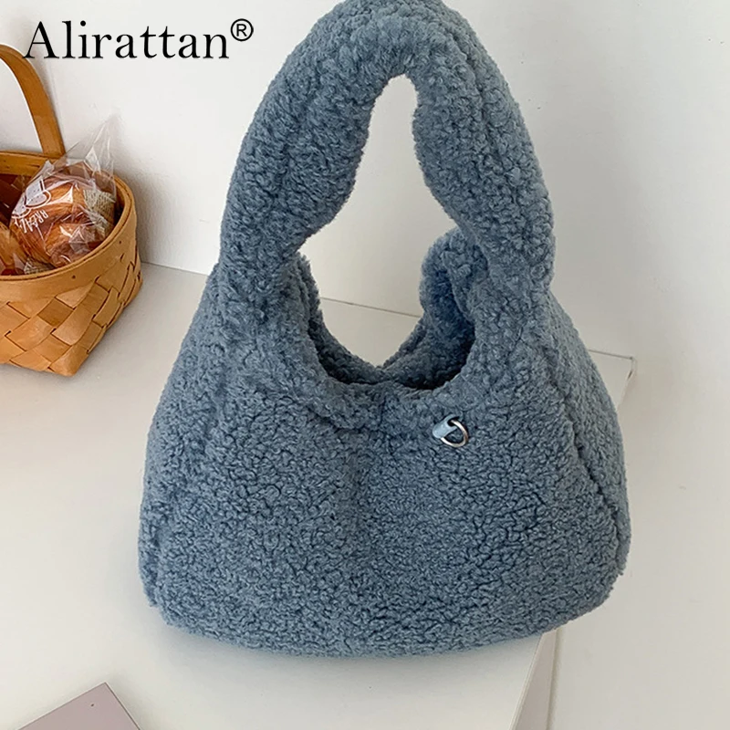 Alirattan 2025 New Women Plush Shoulder Bag Top Handle Bag Large Capacity Slouchy Bag Casual Furry Tote Purse Soft Shopper Bag
Alirattan 2025 New Women Plush Shoulder Bag Top Handle Bag Large Capacity Slouchy Bag Casual Furry Tote Purse Soft Shopper Bag