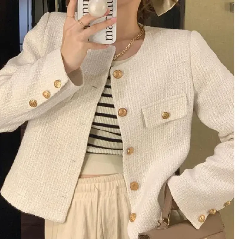 French Wool Tweed Coat Fashion High-end Gold Button Short Slim Temperament Spring And Autumn Korean Coats Women New
French Wool Tweed Coat Fashion High-end Gold Button Short Slim Temperament Spring And Autumn Korean Coats Women New