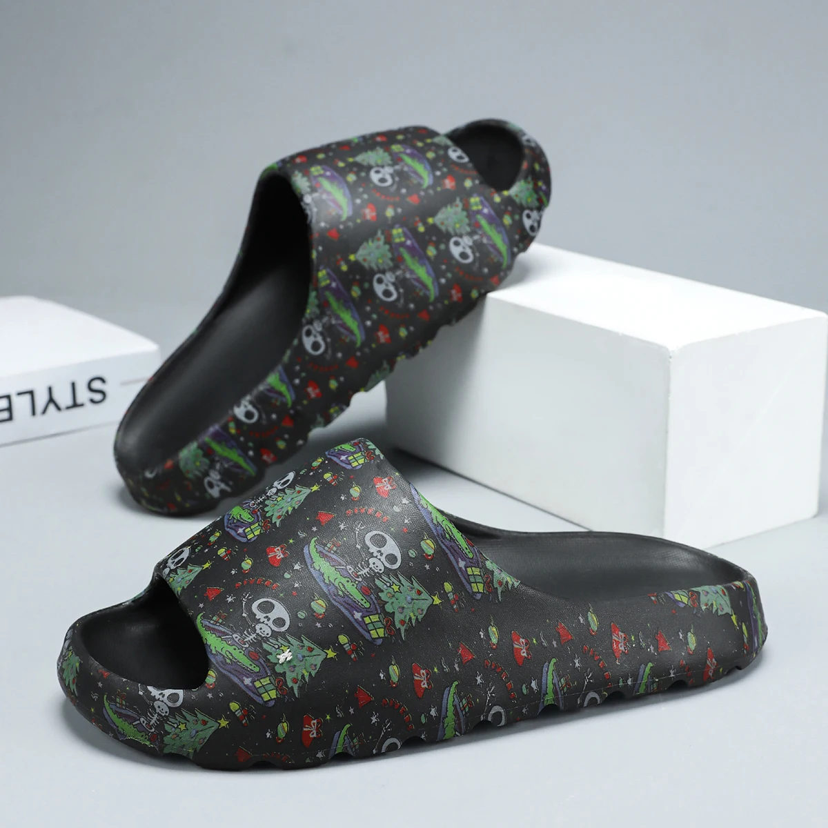 Men's 2026 Summer New Slide Sandals Lightweight Non-Slip Wear-Resistant Casual Plus Size Indoor Outdoor Slippers
Men's 2026 Summer New Slide Sandals Lightweight Non-Slip Wear-Resistant Casual Plus Size Indoor Outdoor Slippers