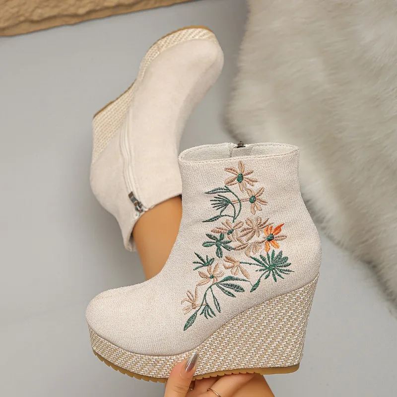 Spring and Autumn Women's Embroidery Style Vintage Comfortable Wedge High Heel Shoes Women Side Zipper Fashionable Single Shoes
Spring and Autumn Women's Embroidery Style Vintage Comfortable Wedge High Heel Shoes Women Side Zipper Fashionable Single Shoes