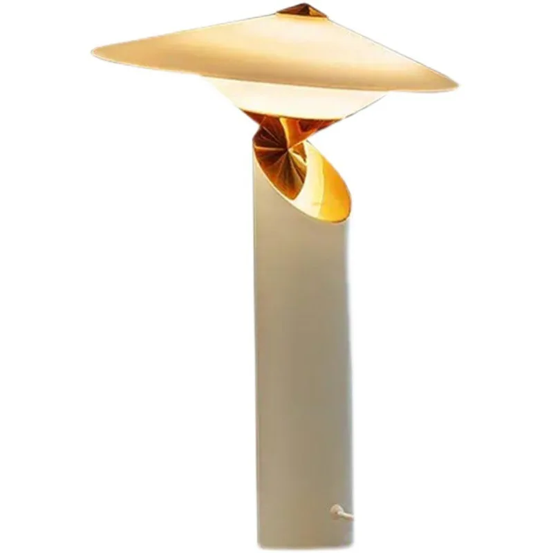 Designer simple creative living room study bedroom bedside lamp model room hotel decorative desk lamp
Designer simple creative living room study bedroom bedside lamp model room hotel decorative desk lamp