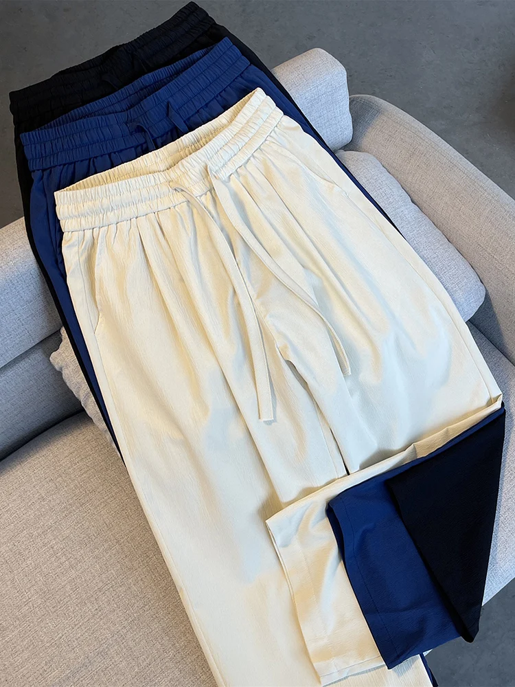 Летние мужские брюки из ледяного шелка: тонкие, драпирующиеся, прямые, свободные, дышащие, прохладные, широкие штанины, в стиле Сакамото, для молодежи, Vitali Sle
Летние мужские брюки из ледяного шелка: тонкие, драпирующиеся, прямые, свободные, дышащие, прохладные, широкие штанины, в стиле Сакамото, для молодежи, Vitali Sle