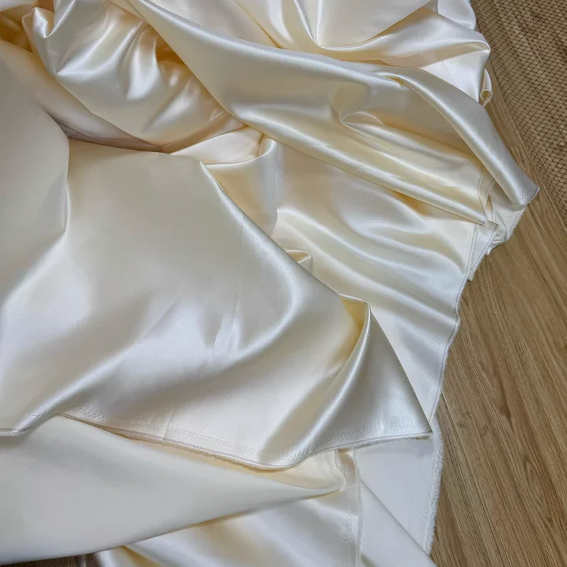 High end wedding satin fabric, high-end stiff standing satin fabric, champagne colored white thick satin fabric for formal dress 
High end wedding satin fabric, high-end stiff standing satin fabric, champagne colored white thick satin fabric for formal dress