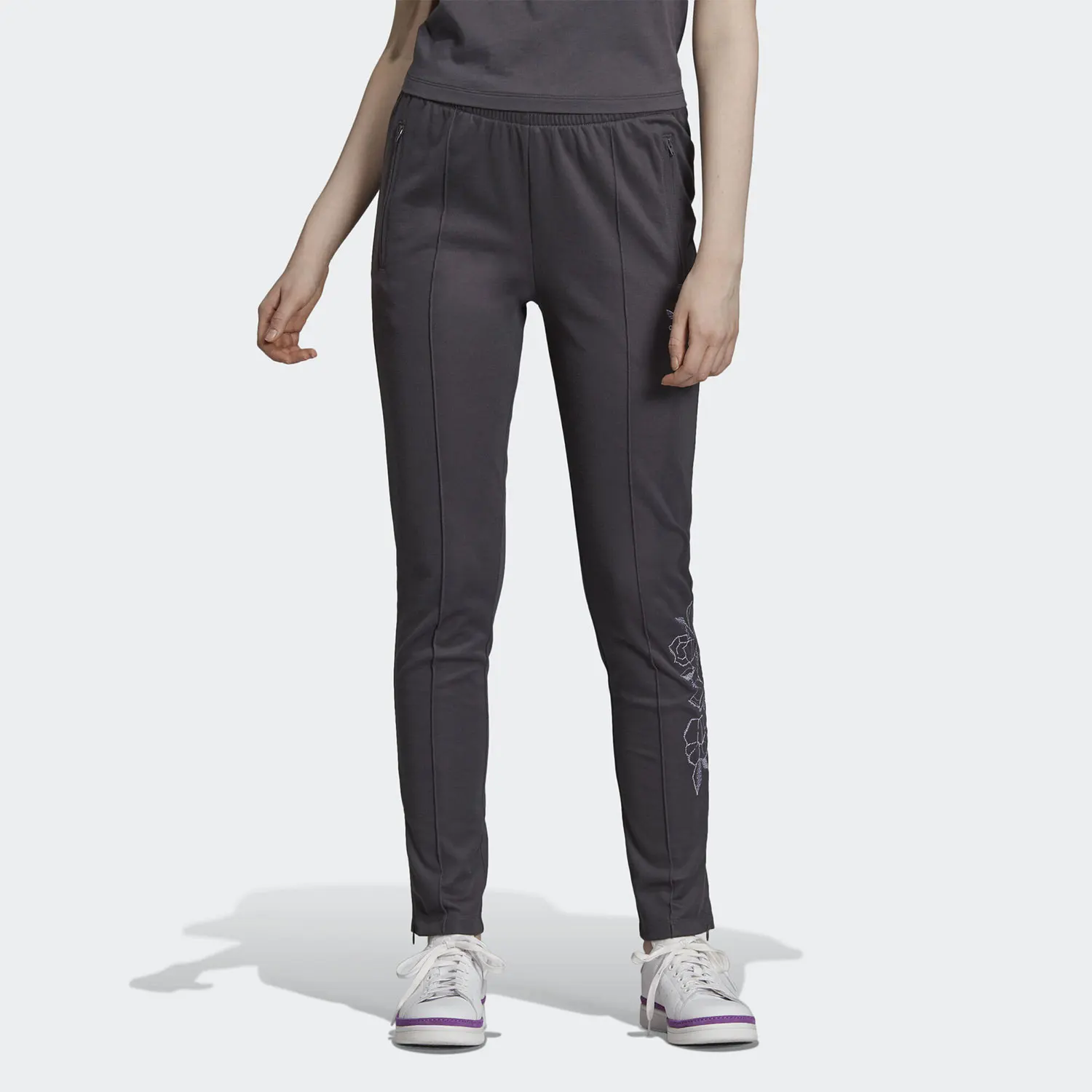 Женские спортивные повседневные трикотажные брюки Adidas Originals Slim Fit DU9993
Женские спортивные повседневные трикотажные брюки Adidas Originals Slim Fit DU9993