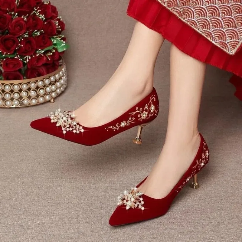 Chinese-style wedding shoes for brides, 2026 new Xiuhe wedding dress shoes, convertible, red high heels with thin heels
Chinese-style wedding shoes for brides, 2026 new Xiuhe wedding dress shoes, convertible, red high heels with thin heels