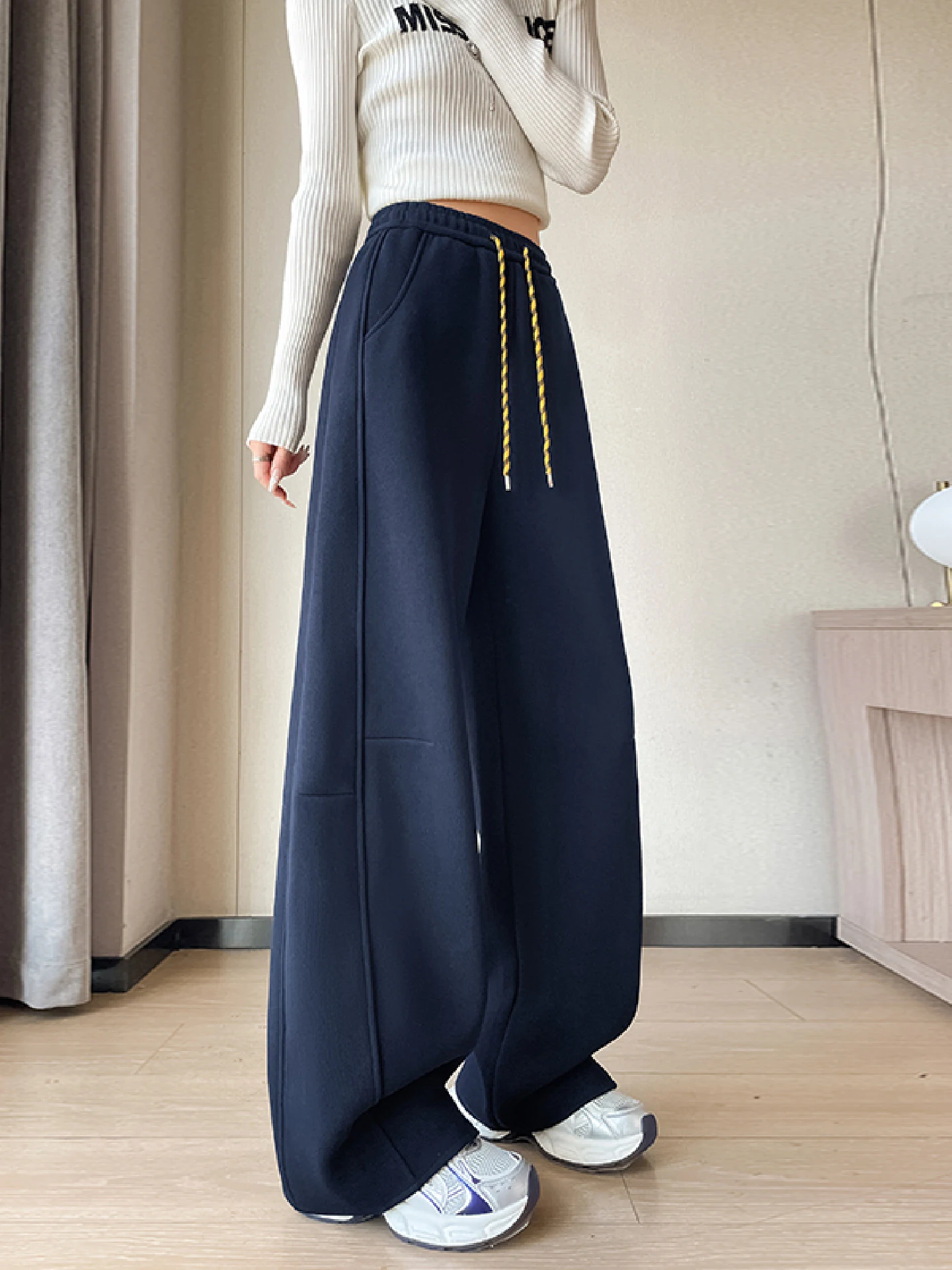 Narrow Straight Banana Pants Women's Spring Autumn Loose Waist Casual Sports Wide Leg Pants American Sle Knife Sweatpants
Narrow Straight Banana Pants Women's Spring Autumn Loose Waist Casual Sports Wide Leg Pants American Sle Knife Sweatpants