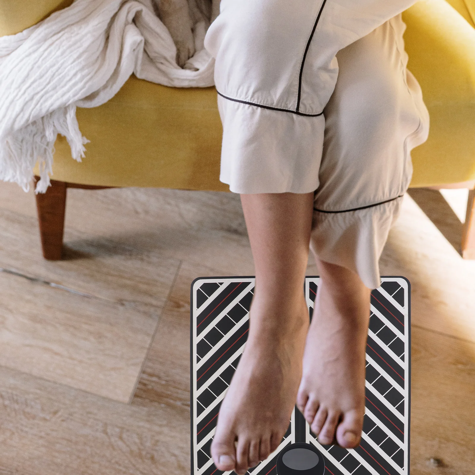 1Set Foot Massager Electric Foot Massage Cushion Black USB Charging Wireless Control Six Mode Feet Massager for Stress Relief
1Set Foot Massager Electric Foot Massage Cushion Black USB Charging Wireless Control Six Mode Feet Massager for Stress Relief