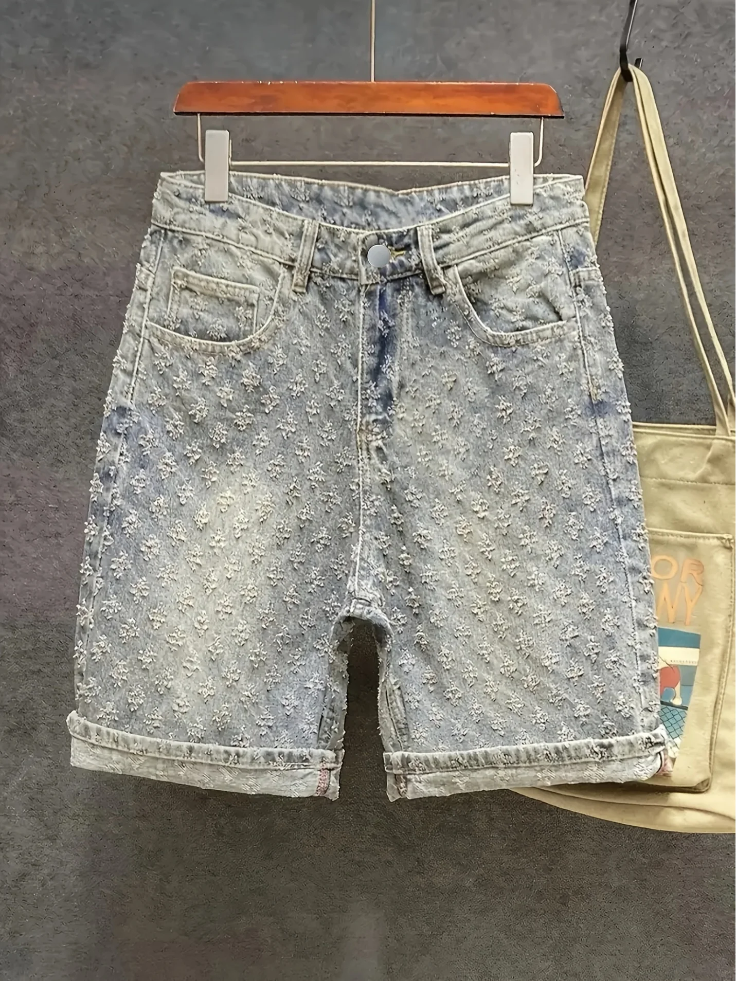 Men's Washed Textured Denim Shorts, Jacquard Distressed Design, Rolled Hem Casual Loose Fit Jean Shorts, Streetwear Summer Daily Outdoor Fashion Wear
Men's Washed Textured Denim Shorts, Jacquard Distressed Design, Rolled Hem Casual Loose Fit Jean Shorts, Streetwear Summer Daily Outdoor Fashion Wear