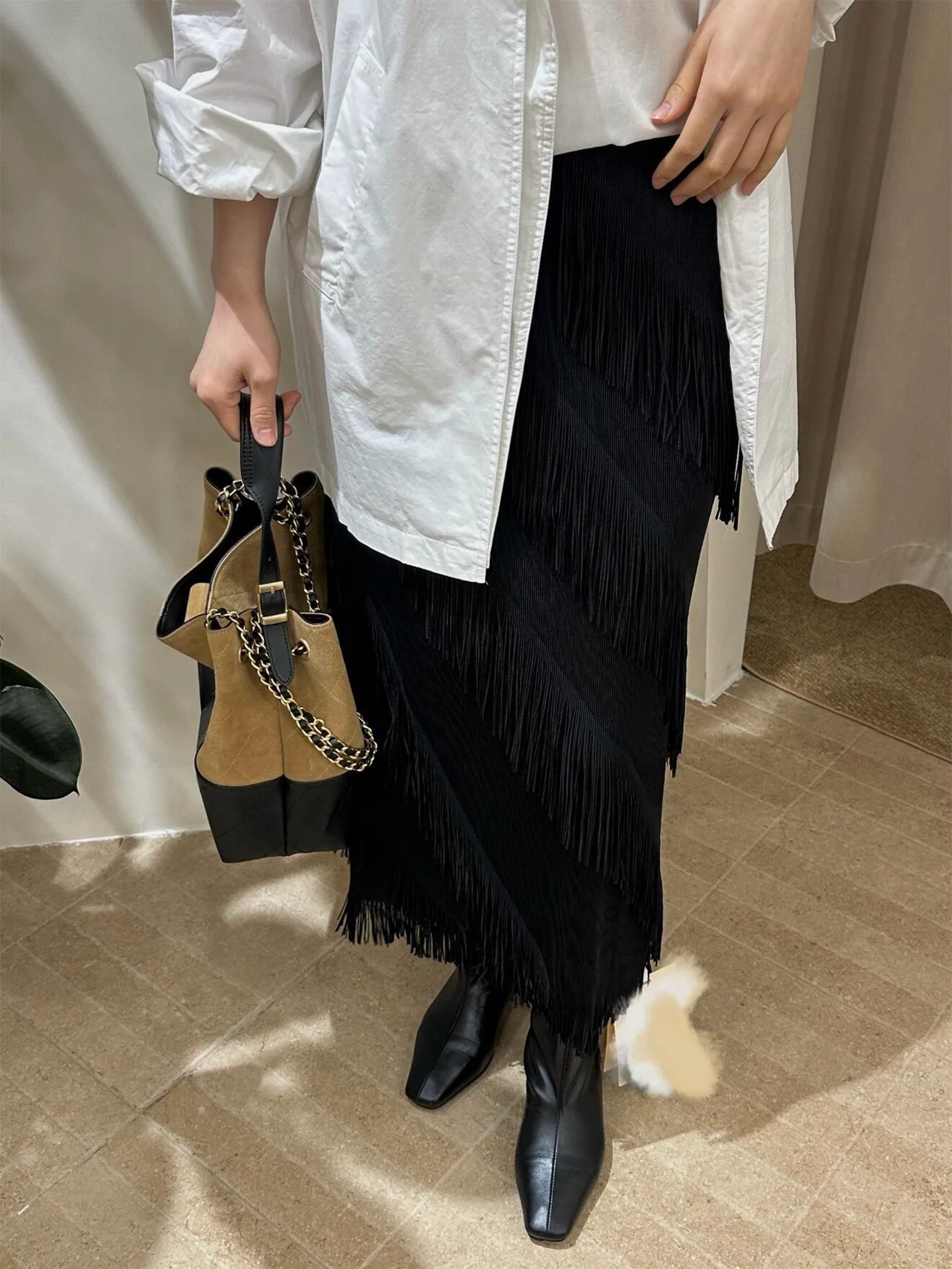 Elegant Black Asymmetrical Hem Skirt Women's Long Skirt Elastic Waist Pleated High Fashion Versatile Straight Tube Skirt
Elegant Black Asymmetrical Hem Skirt Women's Long Skirt Elastic Waist Pleated High Fashion Versatile Straight Tube Skirt