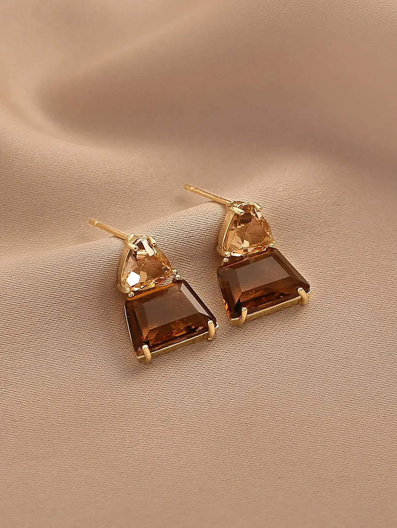 Andkiss Geometric Crystal Drop Earrings
Andkiss Geometric Crystal Drop Earrings