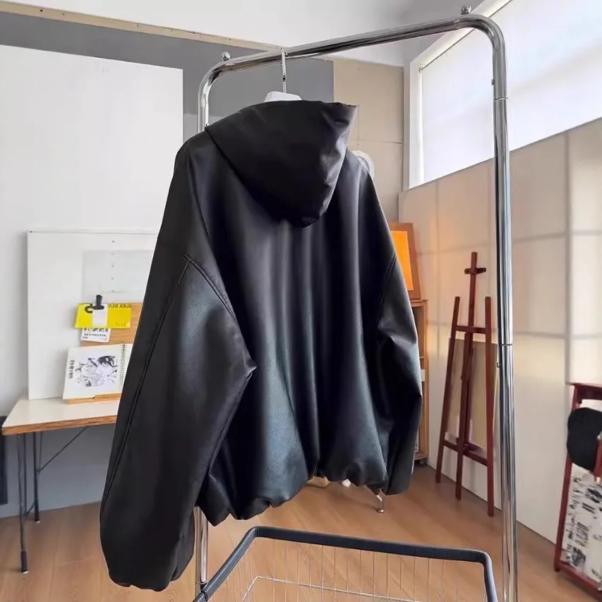 Vintage Biker Jacket for Men Women Faux Leather Motorcycle Coat with Hood Street Style Autumn Winter Windproof Zipper Jacket
Vintage Biker Jacket for Men Women Faux Leather Motorcycle Coat with Hood Street Style Autumn Winter Windproof Zipper Jacket