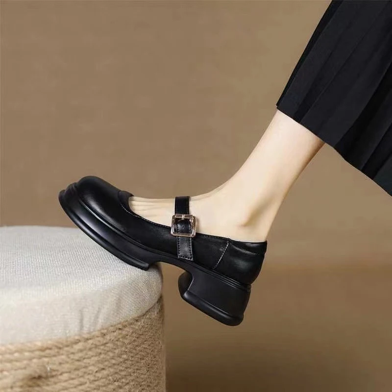 2024 Fashion Comfort New Black Lolita Shoes Buckle Shoes Patent Leather Shallow Woman Low Heel Girls Shoes Size 35-40
2024 Fashion Comfort New Black Lolita Shoes Buckle Shoes Patent Leather Shallow Woman Low Heel Girls Shoes Size 35-40