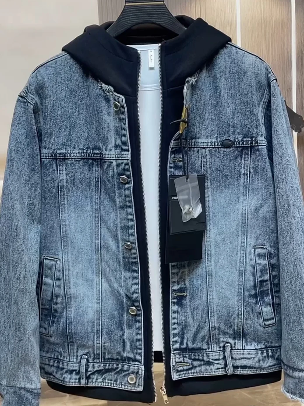 Spring New Men's Hooded Denim Jaet Fake Two-Piece Sli Versatile Personali High-End Feeling Stand Fit Long Sve Z...
Spring New Men's Hooded Denim Jaet Fake Two-Piece Sli Versatile Personali High-End Feeling Stand Fit Long Sve Z...