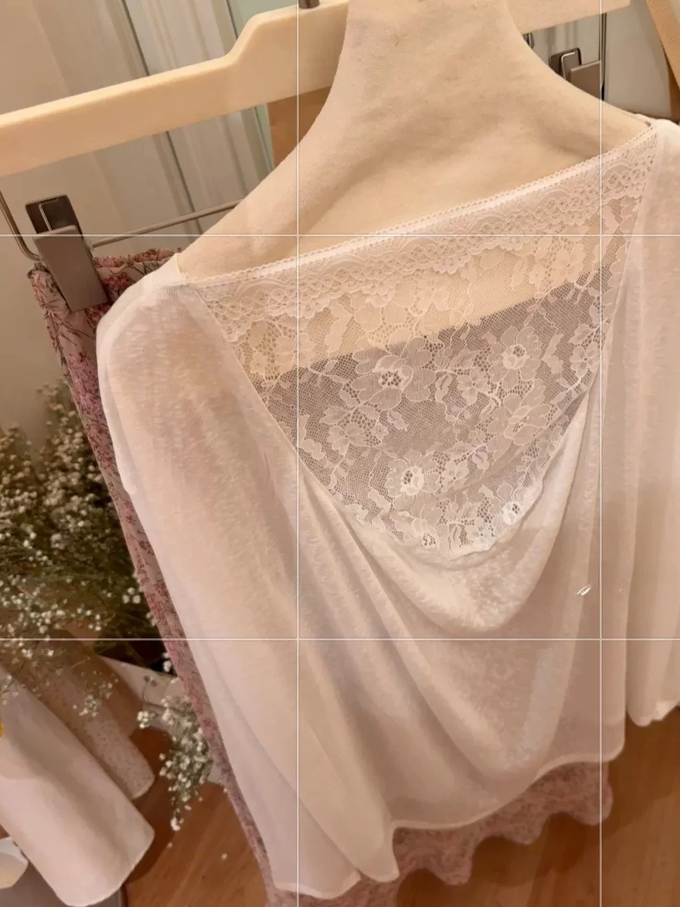 plus Size Lace Back Thin Design Sensual Long Sleeve T-Shirt Summer Fashionable Transparent Sensation Sun Protection Women Top
plus Size Lace Back Thin Design Sensual Long Sleeve T-Shirt Summer Fashionable Transparent Sensation Sun Protection Women Top
