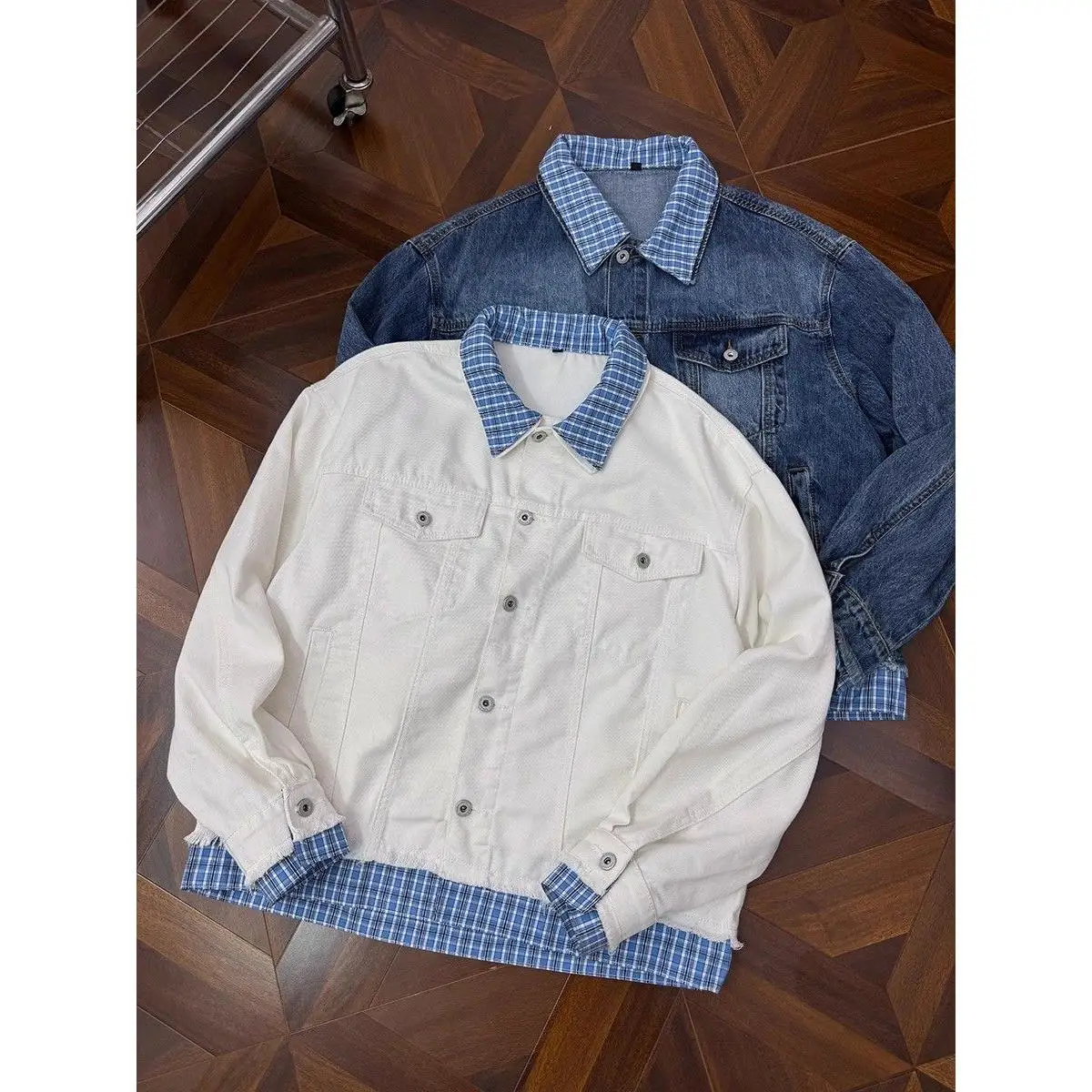 American Retro Plaid Splicing Fake Two-Piece Denim Jaet Loose ex Cleanfi Design Couple's Jaet Youth Trend Polyester
American Retro Plaid Splicing Fake Two-Piece Denim Jaet Loose ex Cleanfi Design Couple's Jaet Youth Trend Polyester