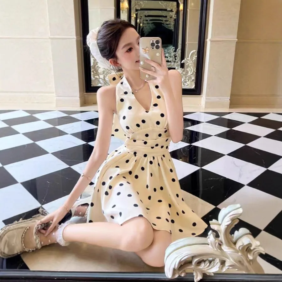 【New style】Bow tie backless wavy dot hanging neck dress summer new style sweet and spicy waist slimming and temperament a-line
【New style】Bow tie backless wavy dot hanging neck dress summer new style sweet and spicy waist slimming and temperament a-line