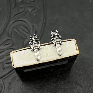 S925 sterling silver retro sword stud earrings exaggerated earrings niche high-end earrings European and American punk hip hop
S925 sterling silver retro sword stud earrings exaggerated earrings niche high-end earrings European and American punk hip hop