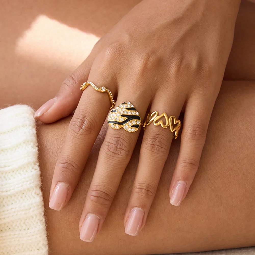 European American Retro Rhinestone Black Enamel Heart-shaped Titanium Steel Rings 3 Style Stainless Steel Ring for Women Gift
European American Retro Rhinestone Black Enamel Heart-shaped Titanium Steel Rings 3 Style Stainless Steel Ring for Women Gift