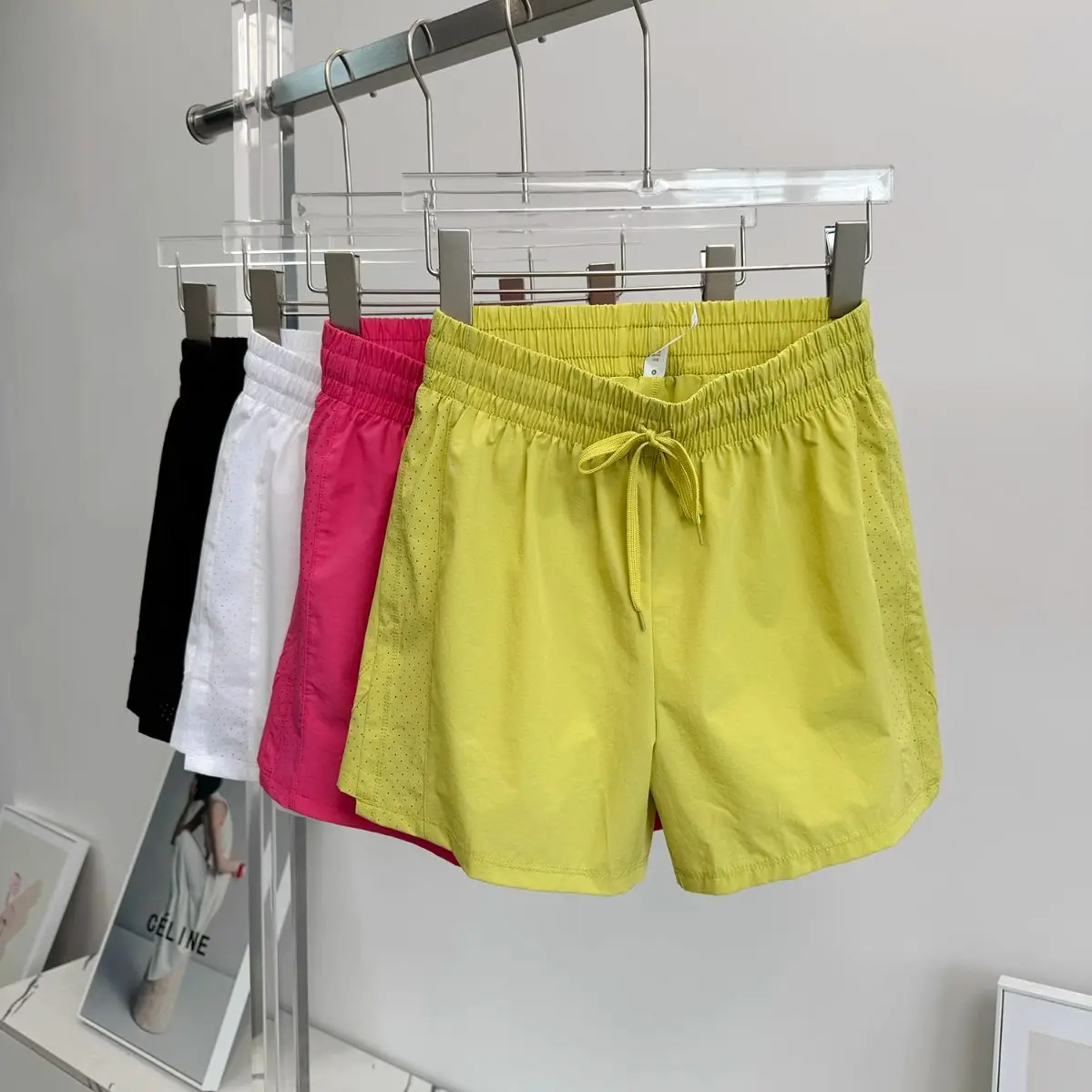 Women's Workout Shorts Anti-See-Through Loose Fit Running Shorts with Mesh Panels for Yoga Training Gym
Women's Workout Shorts Anti-See-Through Loose Fit Running Shorts with Mesh Panels for Yoga Training Gym
