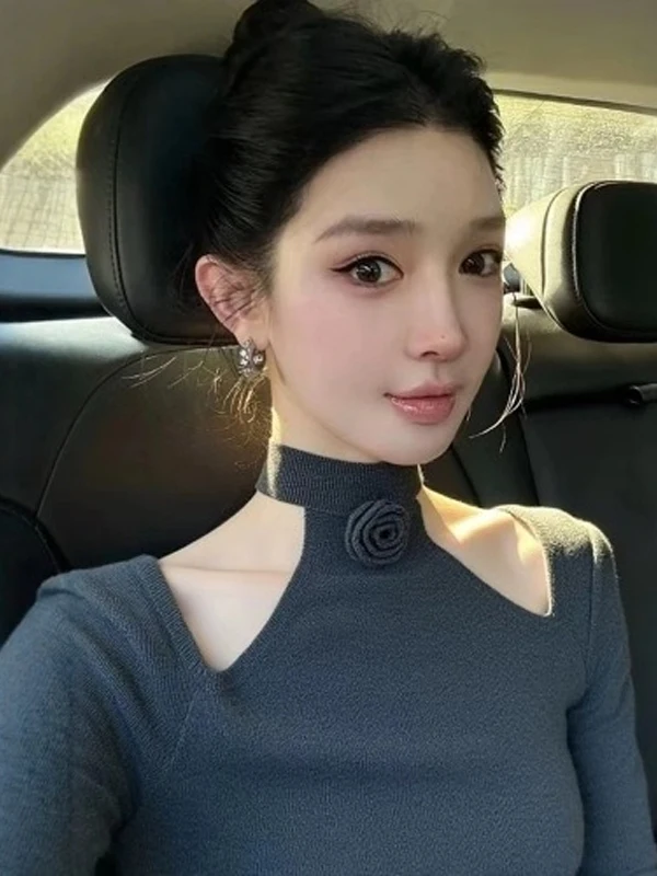 Elegant Grey Off-Shoulder Sweater Women's Spring Autumn Lightweight Luxury Floral Hollow out Base Layer Knitwear
Elegant Grey Off-Shoulder Sweater Women's Spring Autumn Lightweight Luxury Floral Hollow out Base Layer Knitwear