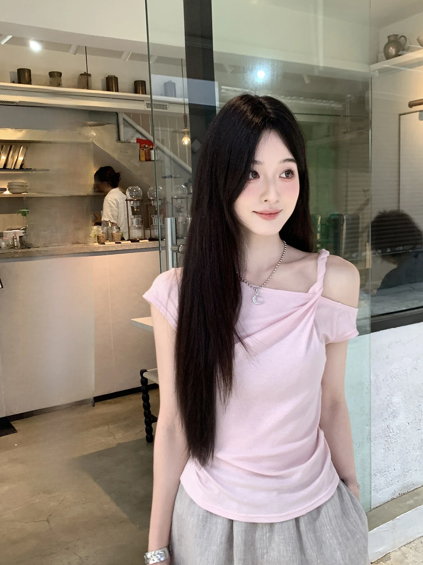 Aboutpoem Summer Ruched Shoulder Design Slim Fit T-Shirt Women's Lightweight Short Sleeve Top Casual Style Casual Fashion
Aboutpoem Summer Ruched Shoulder Design Slim Fit T-Shirt Women's Lightweight Short Sleeve Top Casual Style Casual Fashion