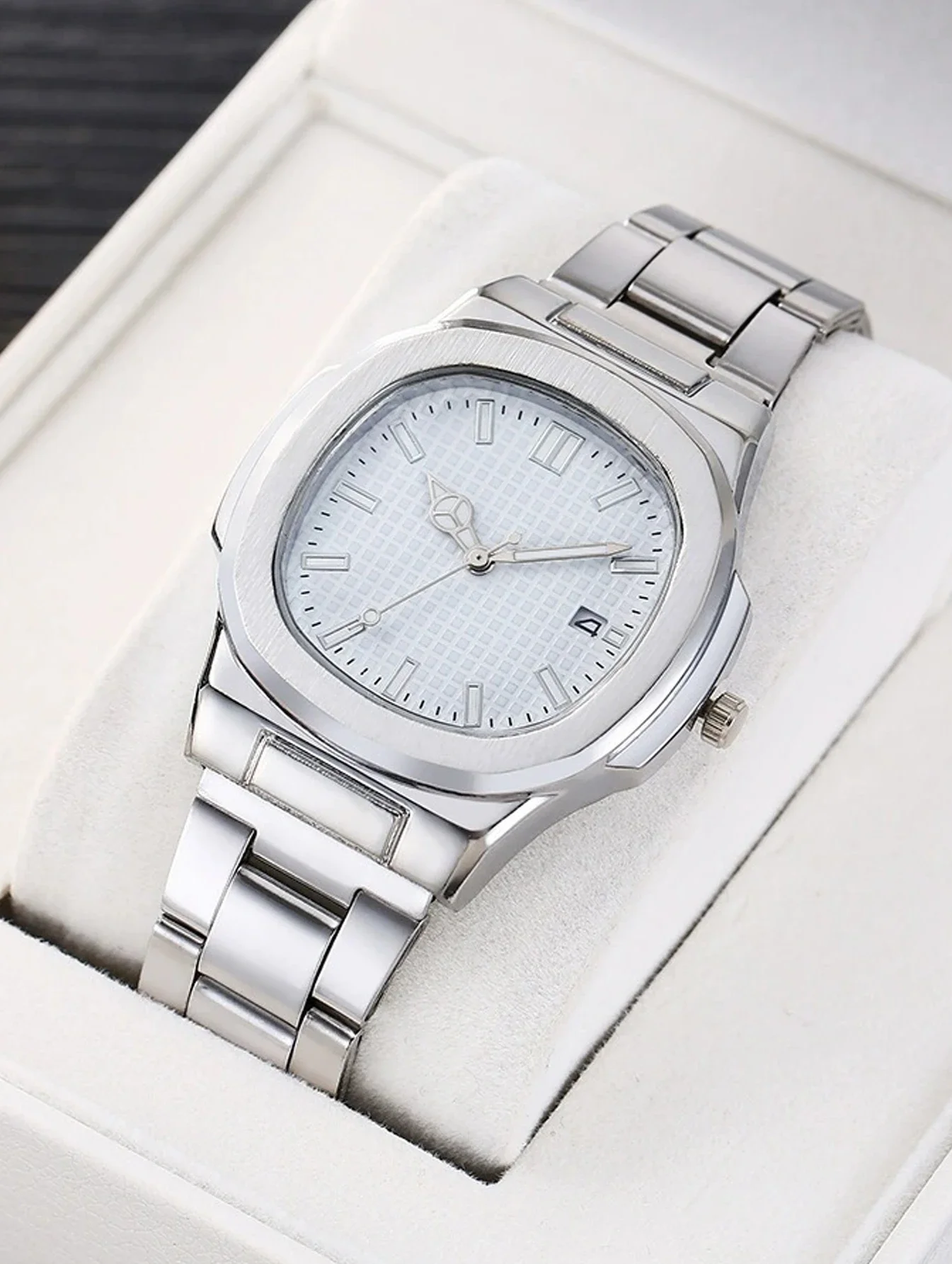New Square Sports Calendar Steel Belt Watch Men's Steel Belt Quartz Watch
New Square Sports Calendar Steel Belt Watch Men's Steel Belt Quartz Watch