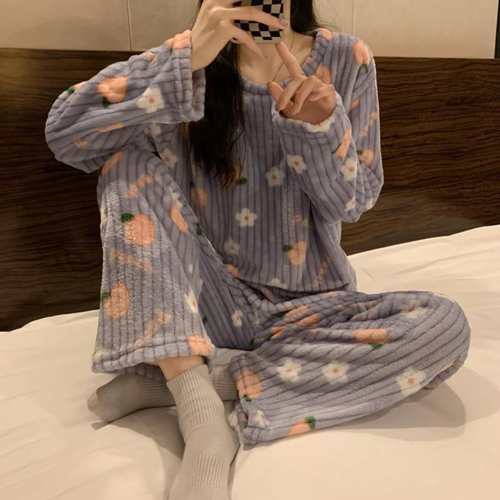 Cute Women's Sleepwear Set in Soft Velvet Featuring Fun Cartoon Peach Pattern Ideal for Fall and Winter Relaxation
Cute Women's Sleepwear Set in Soft Velvet Featuring Fun Cartoon Peach Pattern Ideal for Fall and Winter Relaxation