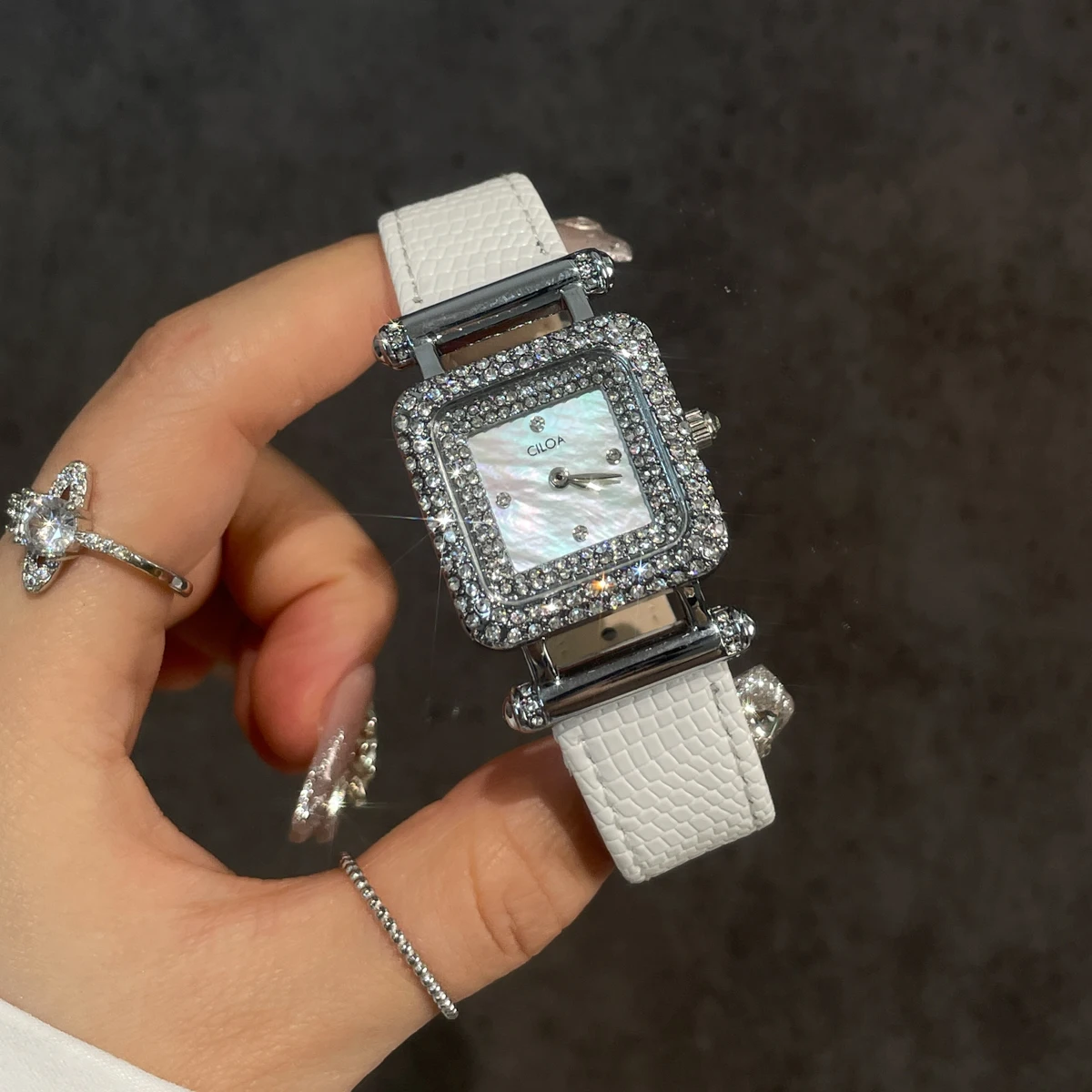 CILOA square small high value watch for women light luxury brand genuine 2025 new waterproof quartz watch for girlfriend gift
CILOA square small high value watch for women light luxury brand genuine 2025 new waterproof quartz watch for girlfriend gift