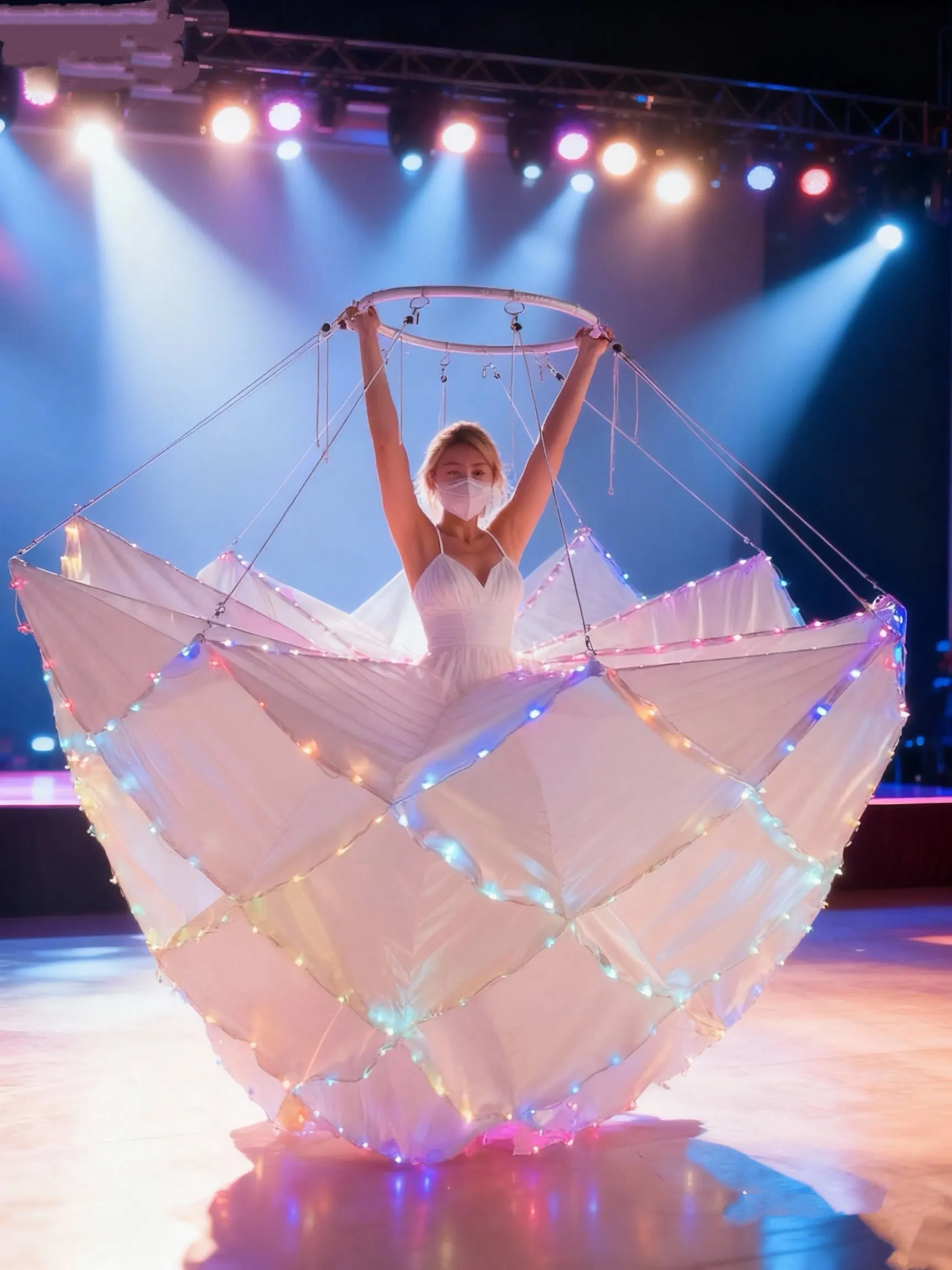 LED Giant Foldable White 3D Stage Costume for Performance Commercial Event Celebration High-Visibility Visual Centerpiece Prop
LED Giant Foldable White 3D Stage Costume for Performance Commercial Event Celebration High-Visibility Visual Centerpiece Prop