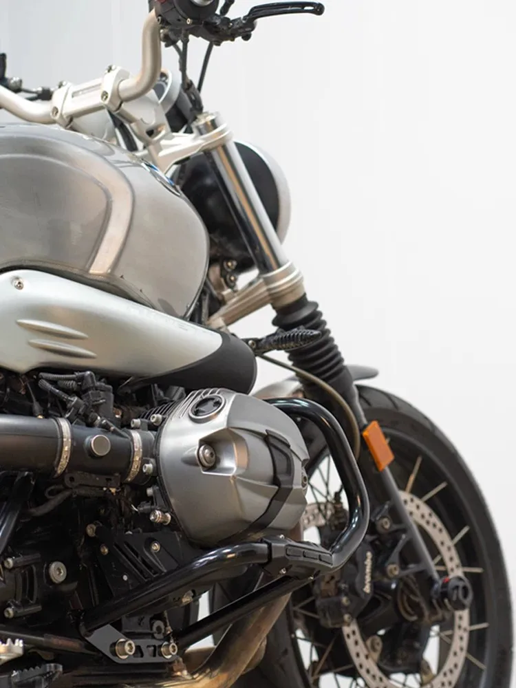 Modified stainless steel crash bars, radiator mesh guards and enlarged foot pegs for R NineT Scrambler
Modified stainless steel crash bars, radiator mesh guards and enlarged foot pegs for R NineT Scrambler