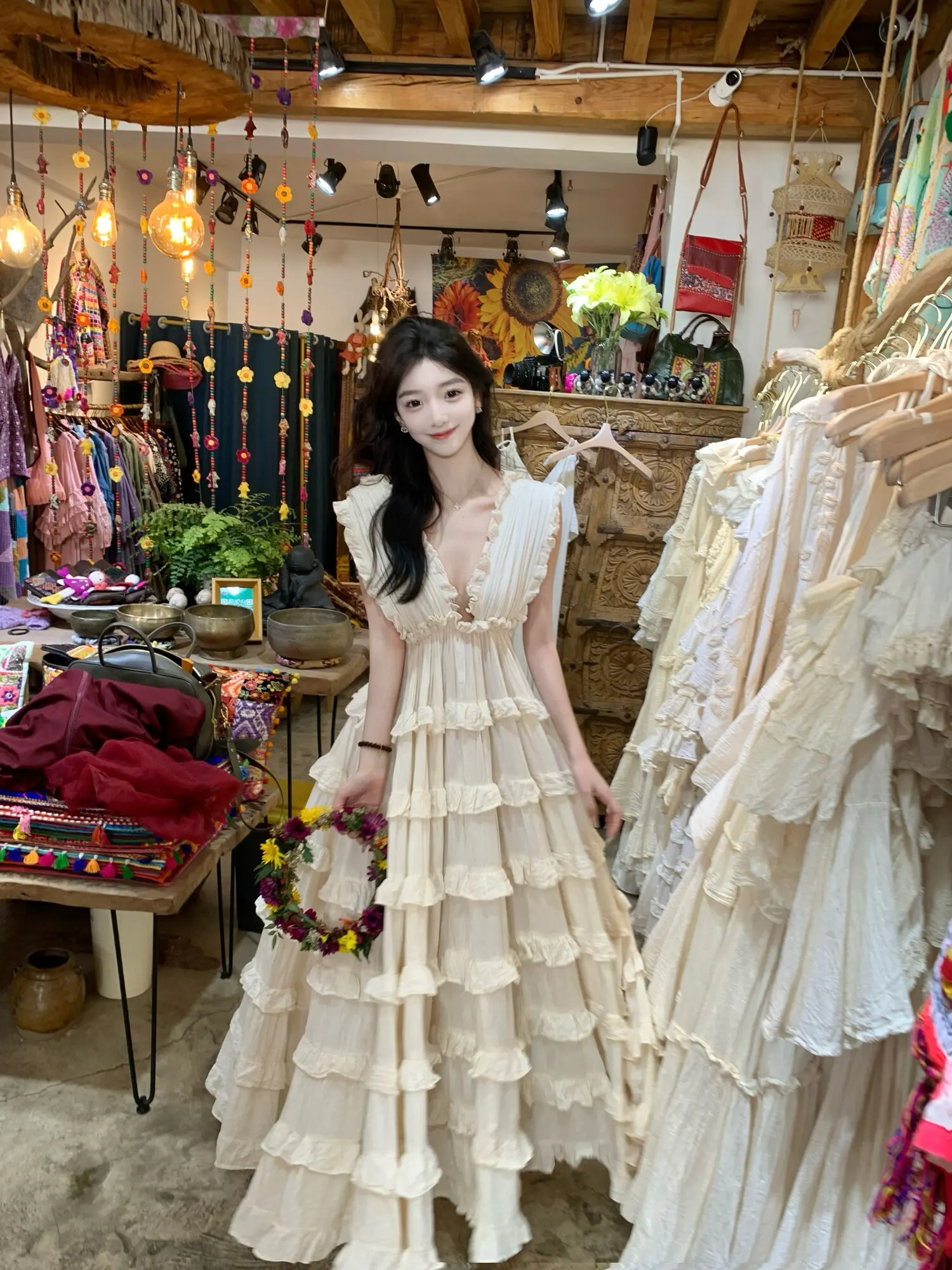 J11 Studio Heavy Guest Long Dress V-Neck Backless Waist-Cinched Cake Skirt Evening Gown 10 Meter Fabric Spring Collection
J11 Studio Heavy Guest Long Dress V-Neck Backless Waist-Cinched Cake Skirt Evening Gown 10 Meter Fabric Spring Collection