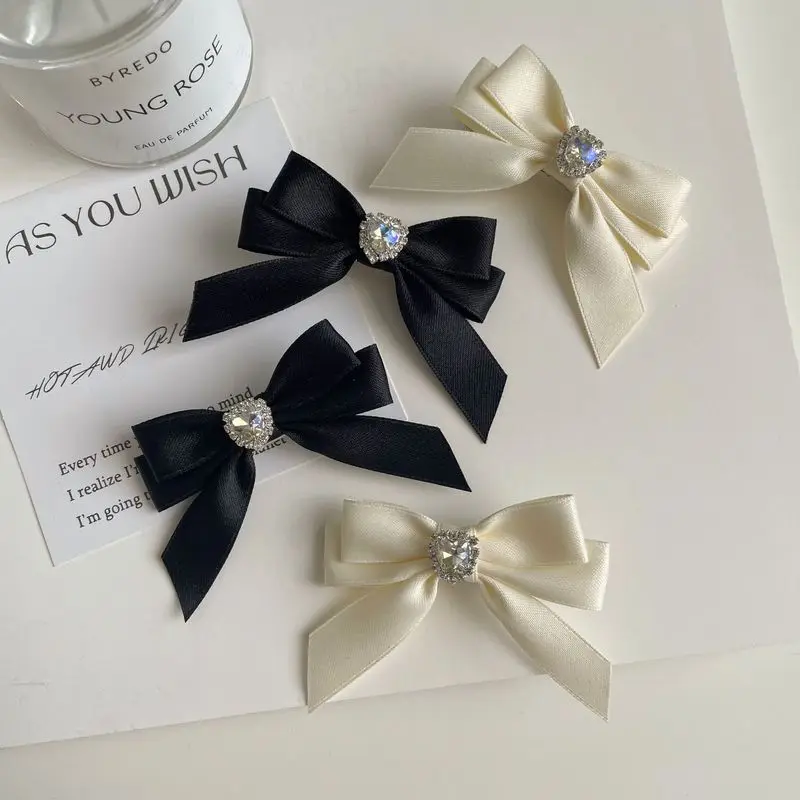 1pc Korean-inspired ballet-style quality rhinestone heart bow hair clip, elegant ponytail hairpin accessory
1pc Korean-inspired ballet-style quality rhinestone heart bow hair clip, elegant ponytail hairpin accessory