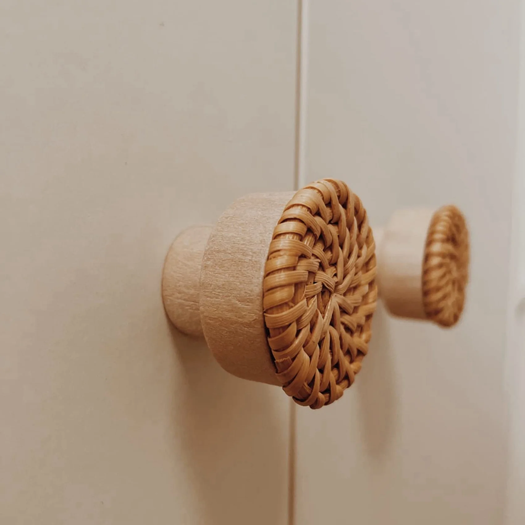 ABAH-Boho Rattan Dresser Knobs: круглые деревянные ручки для ящиков, ручной работы, плетеные из ротанга, с винтами, для мебели в стиле бохо, 36 шт.
ABAH-Boho Rattan Dresser Knobs: круглые деревянные ручки для ящиков, ручной работы, плетеные из ротанга, с винтами, для мебели в стиле бохо, 36 шт.