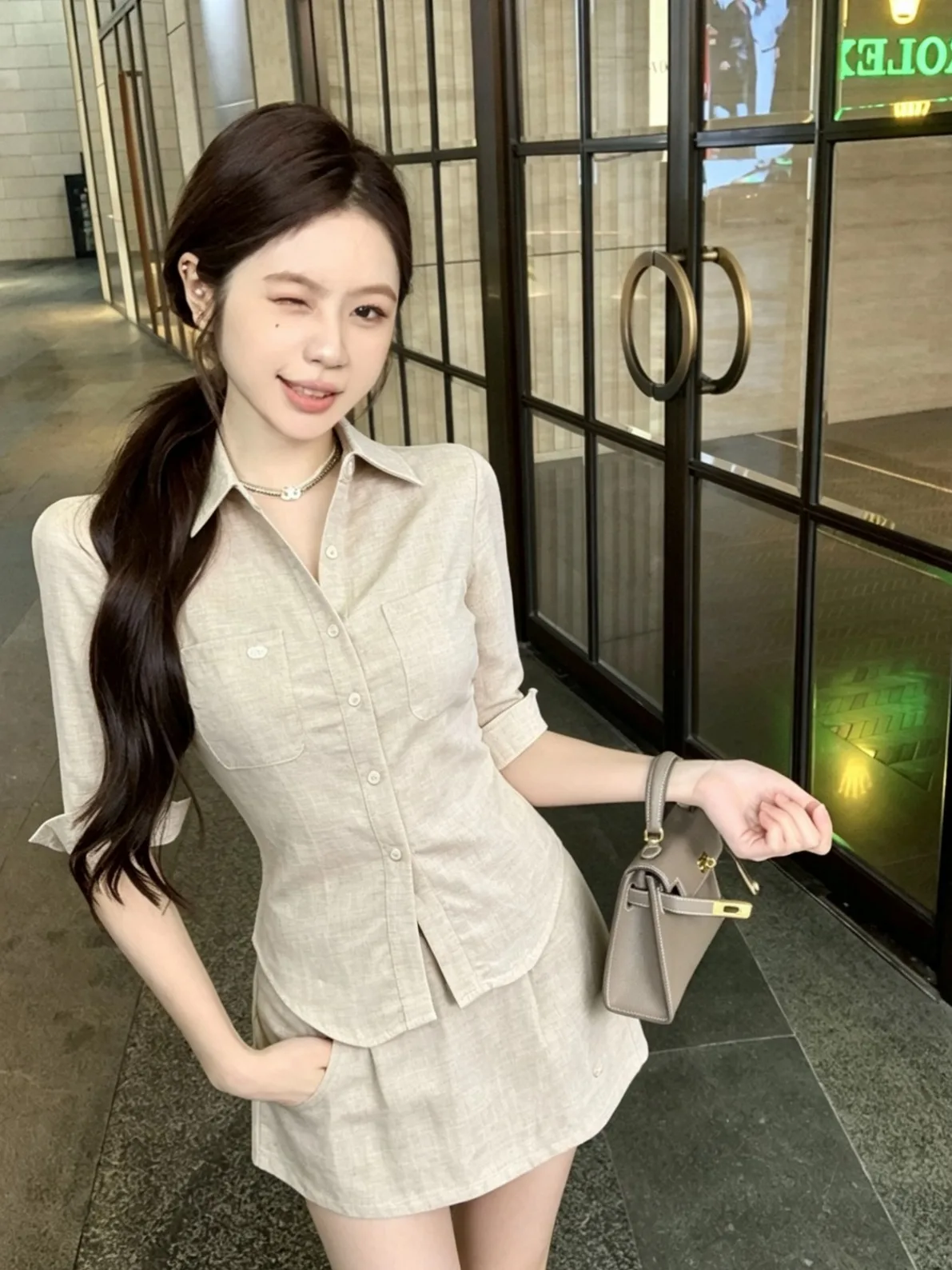 Elegant Neck mid Sleeve Shirt And A-Line Skirt Two Piece Set High Waist Slimming Summer Fashion Ensemble for Women
Elegant Neck mid Sleeve Shirt And A-Line Skirt Two Piece Set High Waist Slimming Summer Fashion Ensemble for Women