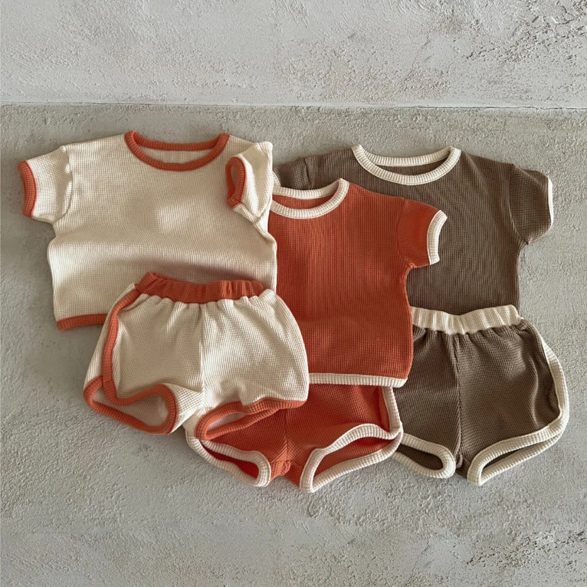 Boys and Girls Summer Suit 2025 Baby Summer Clothes Baby Waffle Short Sleeved T-shirt Shorts Split Set
Boys and Girls Summer Suit 2025 Baby Summer Clothes Baby Waffle Short Sleeved T-shirt Shorts Split Set