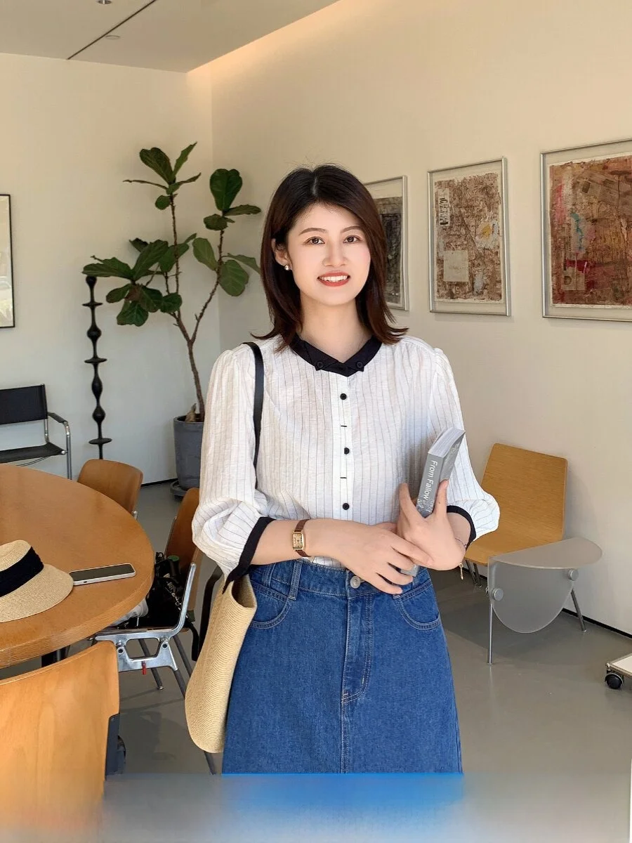 Elegant Commuter Fashion Printed Short Sleeve Women's Shirt Small Stand Collar Vertical Stripes Summer Zillal Quality Polyester
Elegant Commuter Fashion Printed Short Sleeve Women's Shirt Small Stand Collar Vertical Stripes Summer Zillal Quality Polyester
