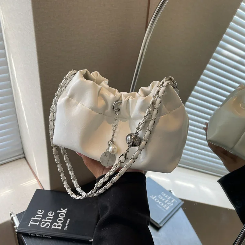 Solid color pleated underarm bag soft leather versatile chain messenger bag
Solid color pleated underarm bag soft leather versatile chain messenger bag