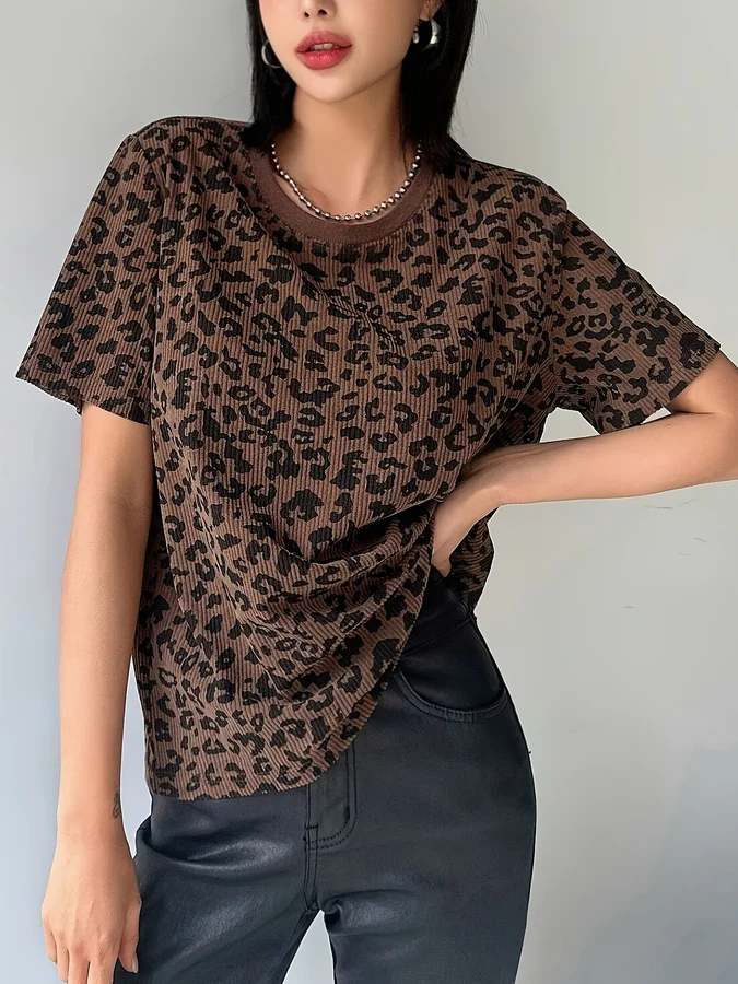 Fashionable Leopard Print Short Sleeve Loose Women's T-shirt round Neck Polyester Comfortable Elegant Commute S...
Fashionable Leopard Print Short Sleeve Loose Women's T-shirt round Neck Polyester Comfortable Elegant Commute S...