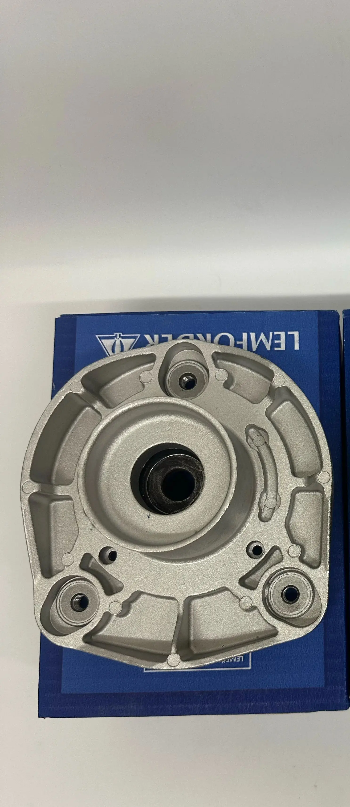 2043230120, the all-new front shock-absorbing strut bracket for the Mercedes X204 C292 GLK
2043230120, the all-new front shock-absorbing strut bracket for the Mercedes X204 C292 GLK
