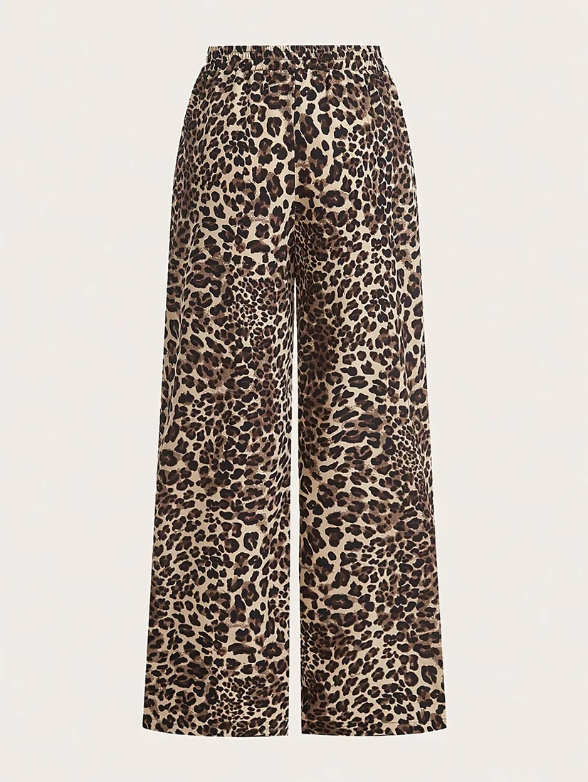 The combination of comfort and bold style of ladies leopard pajamas is breathable and comfortable to wear at home.
The combination of comfort and bold style of ladies leopard pajamas is breathable and comfortable to wear at home.
