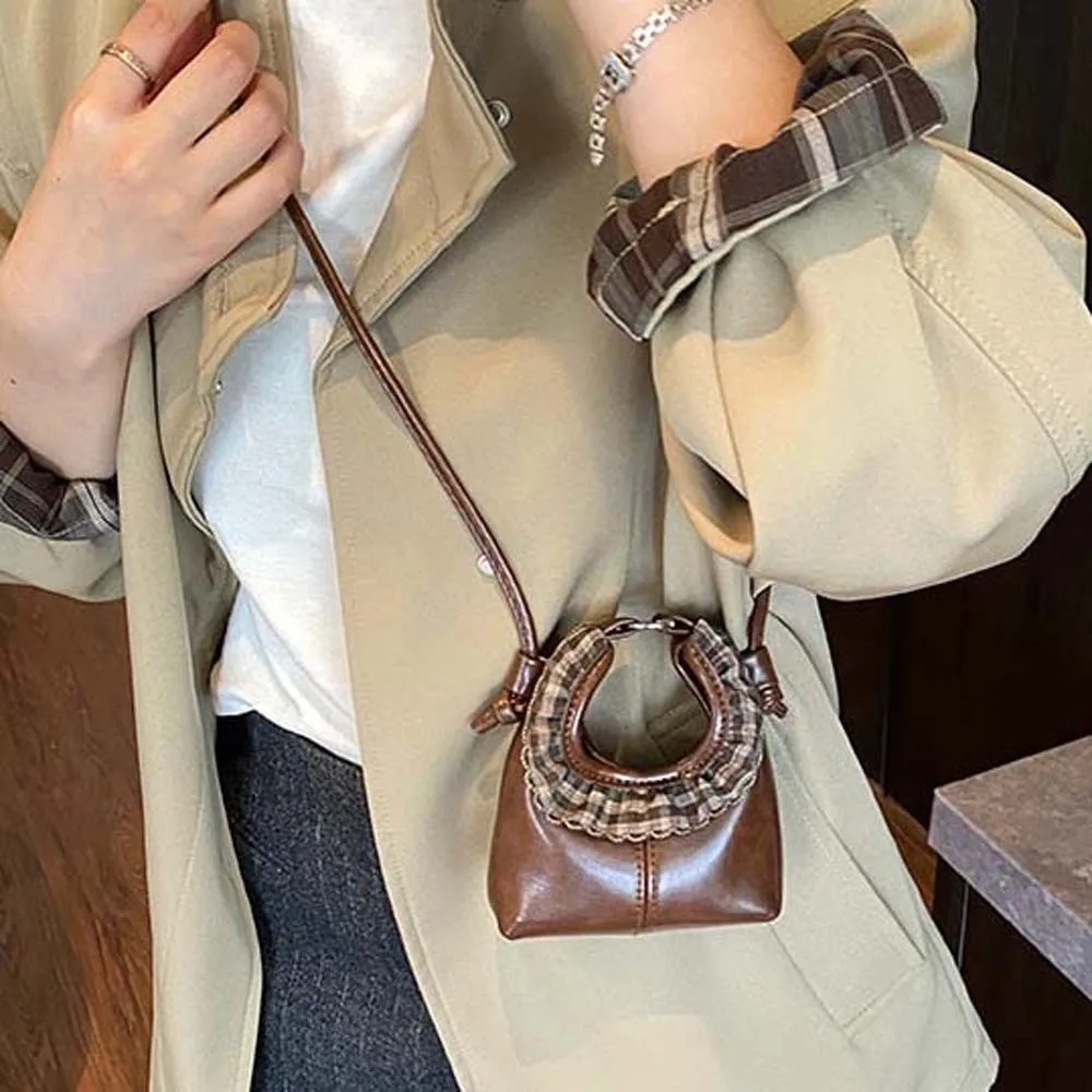 Retro Lipstick Crossbody Bag Adjustable Straps Lace Small Shoulder Pouch Lightweight Polyester Leather Mini Handbag for Gifts
Retro Lipstick Crossbody Bag Adjustable Straps Lace Small Shoulder Pouch Lightweight Polyester Leather Mini Handbag for Gifts