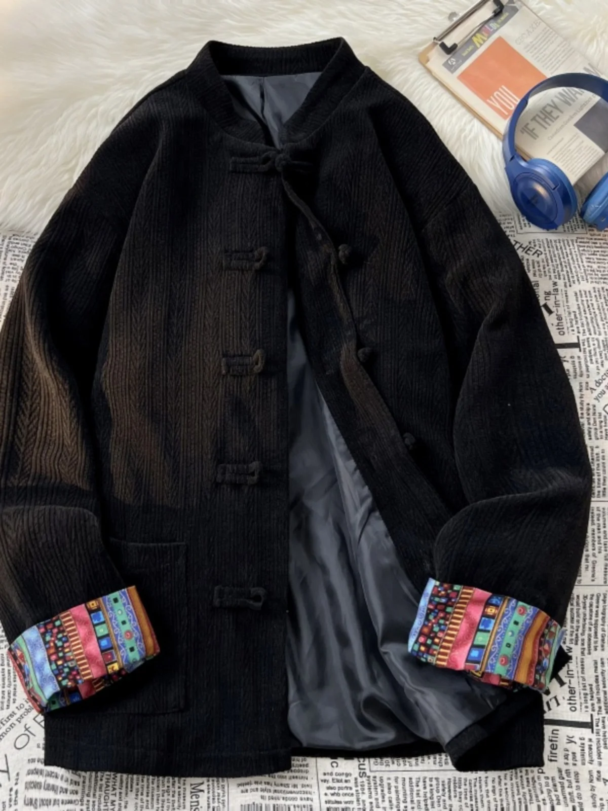 Bla Corduroy Tang Suit Jaet for Men New Chinese Retro Ethnic Print Stand Collar Zhongan Coat Youth Faion Autumn Wear
Bla Corduroy Tang Suit Jaet for Men New Chinese Retro Ethnic Print Stand Collar Zhongan Coat Youth Faion Autumn Wear