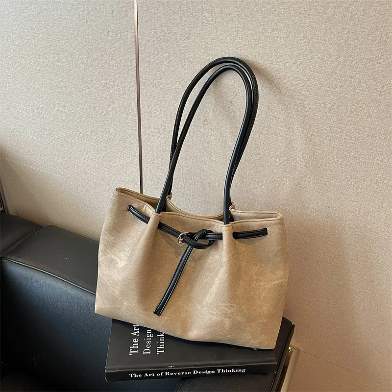 Fashionable Casual Large-capacity Tote Bag 2026 New Commuting Super Hot Premium Single-shoulder Underarm Women's Bag Trend
Fashionable Casual Large-capacity Tote Bag 2026 New Commuting Super Hot Premium Single-shoulder Underarm Women's Bag Trend