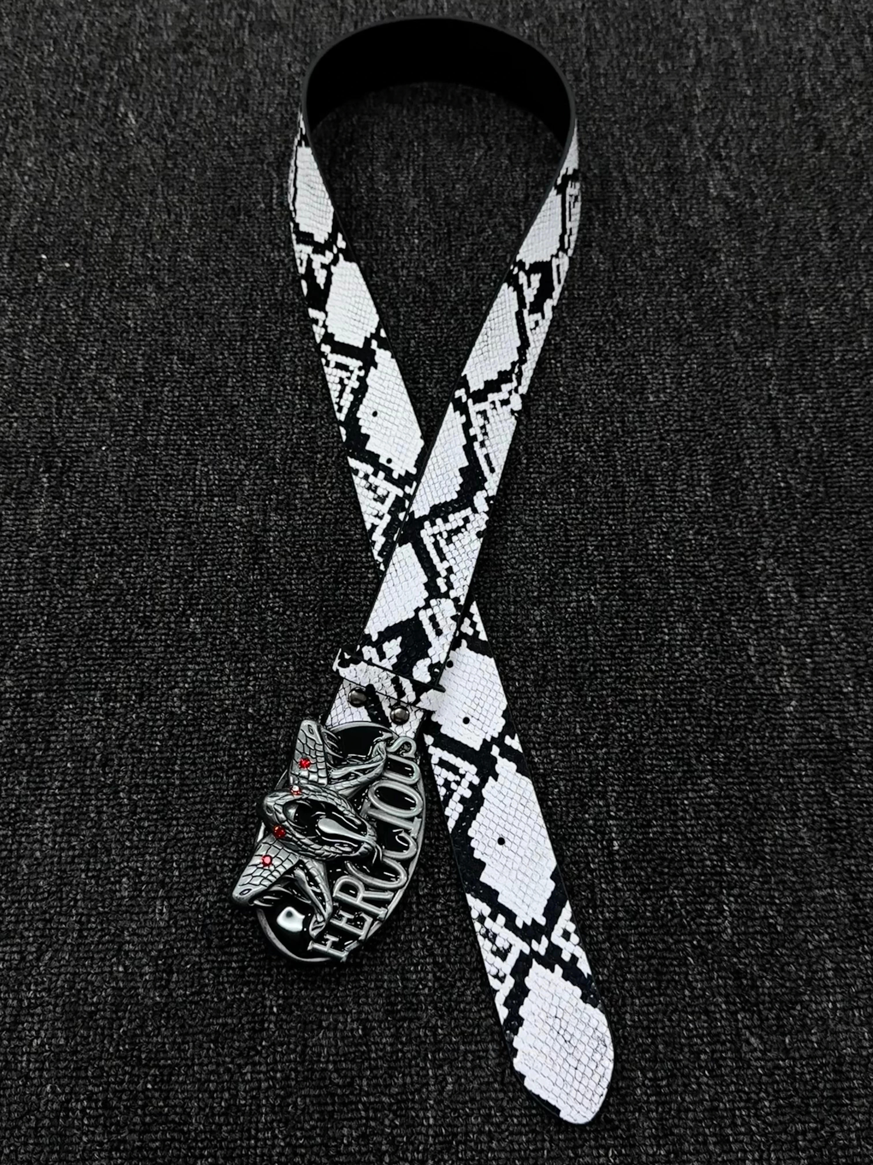 Fierce Snake Emblem Python Print Belt Red Eyes Snake Buckle Snake Head Statement Belt Streetwear Western Fashion Waist Belt
Fierce Snake Emblem Python Print Belt Red Eyes Snake Buckle Snake Head Statement Belt Streetwear Western Fashion Waist Belt