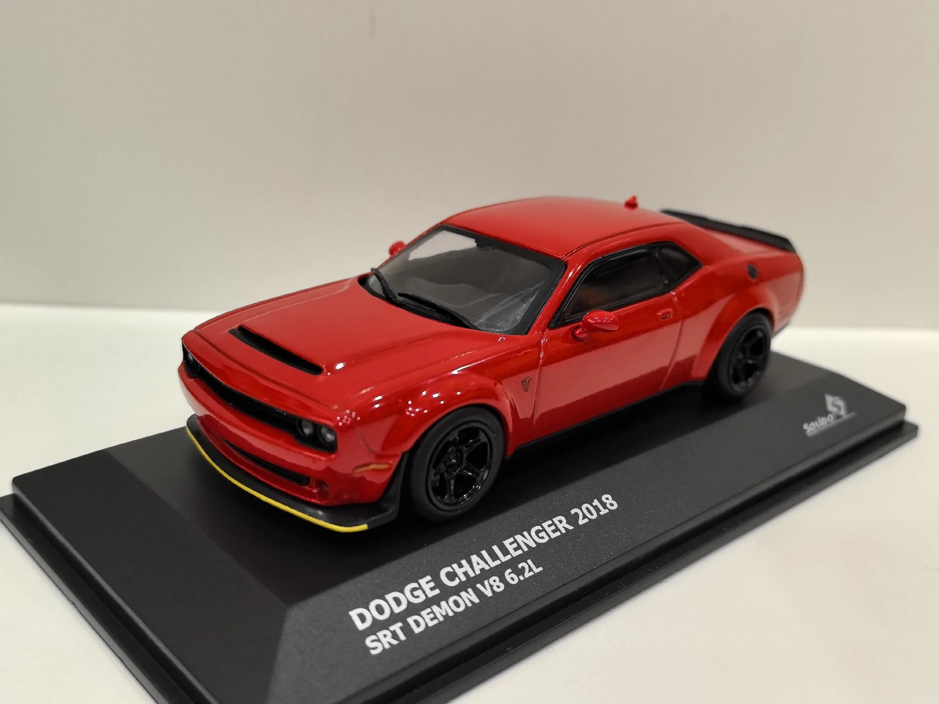 Коробка с треснувшими под давлением, масштаб SOLIDO 1/43 DODGE CHALLENGER 2018, модель автомобиля Dodge из сплава, Коллекционная игрушка, подарок, сувенирный дисплей
Коробка с треснувшими под давлением, масштаб SOLIDO 1/43 DODGE CHALLENGER 2018, модель автомобиля Dodge из сплава, Коллекционная игрушка, подарок, сувенирный дисплей