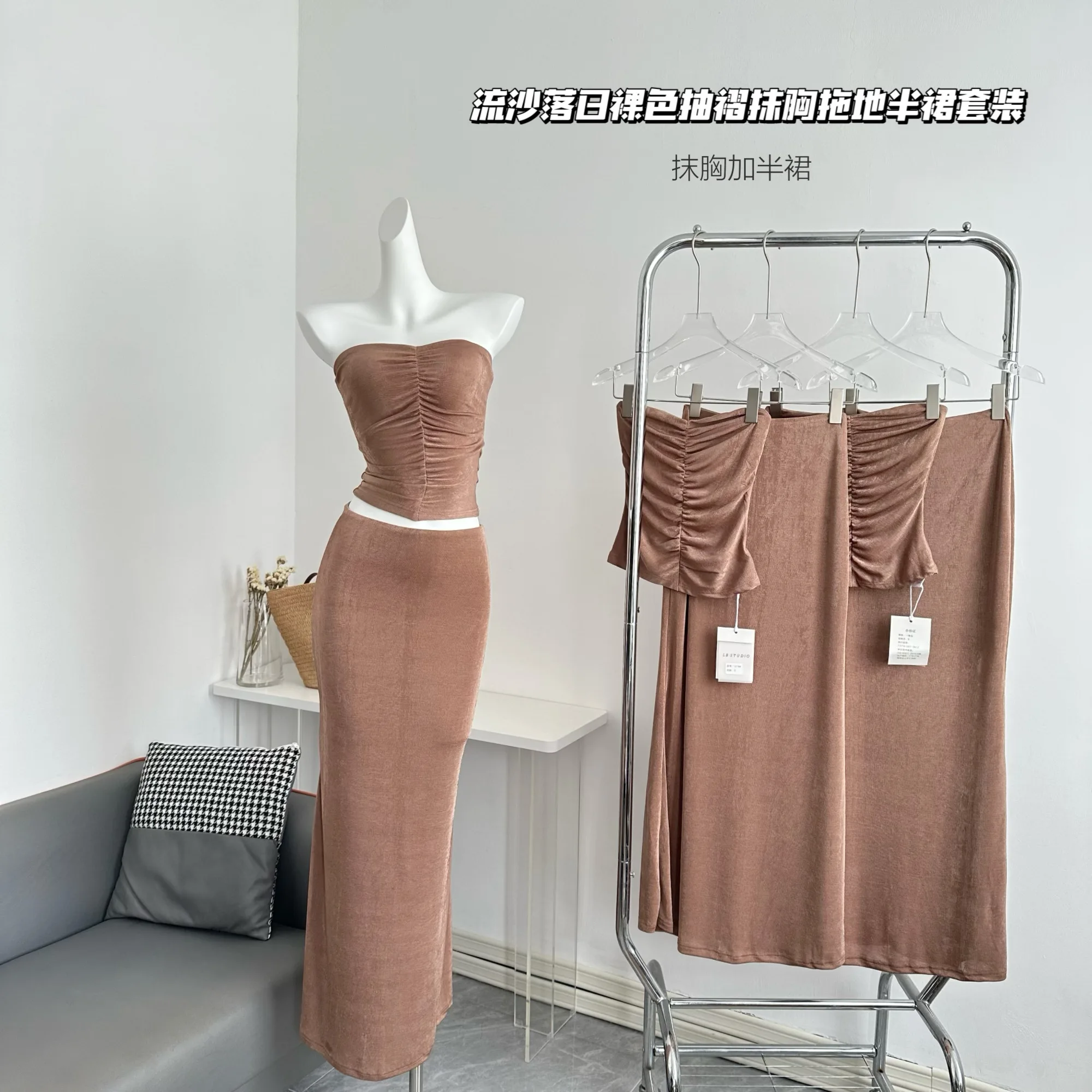 Pure Sexy Suit Women's Summer Pleated Strapless Short Tank Top High Waist Long Skirt Two-piece Set Fashion Female Clothes
Pure Sexy Suit Women's Summer Pleated Strapless Short Tank Top High Waist Long Skirt Two-piece Set Fashion Female Clothes